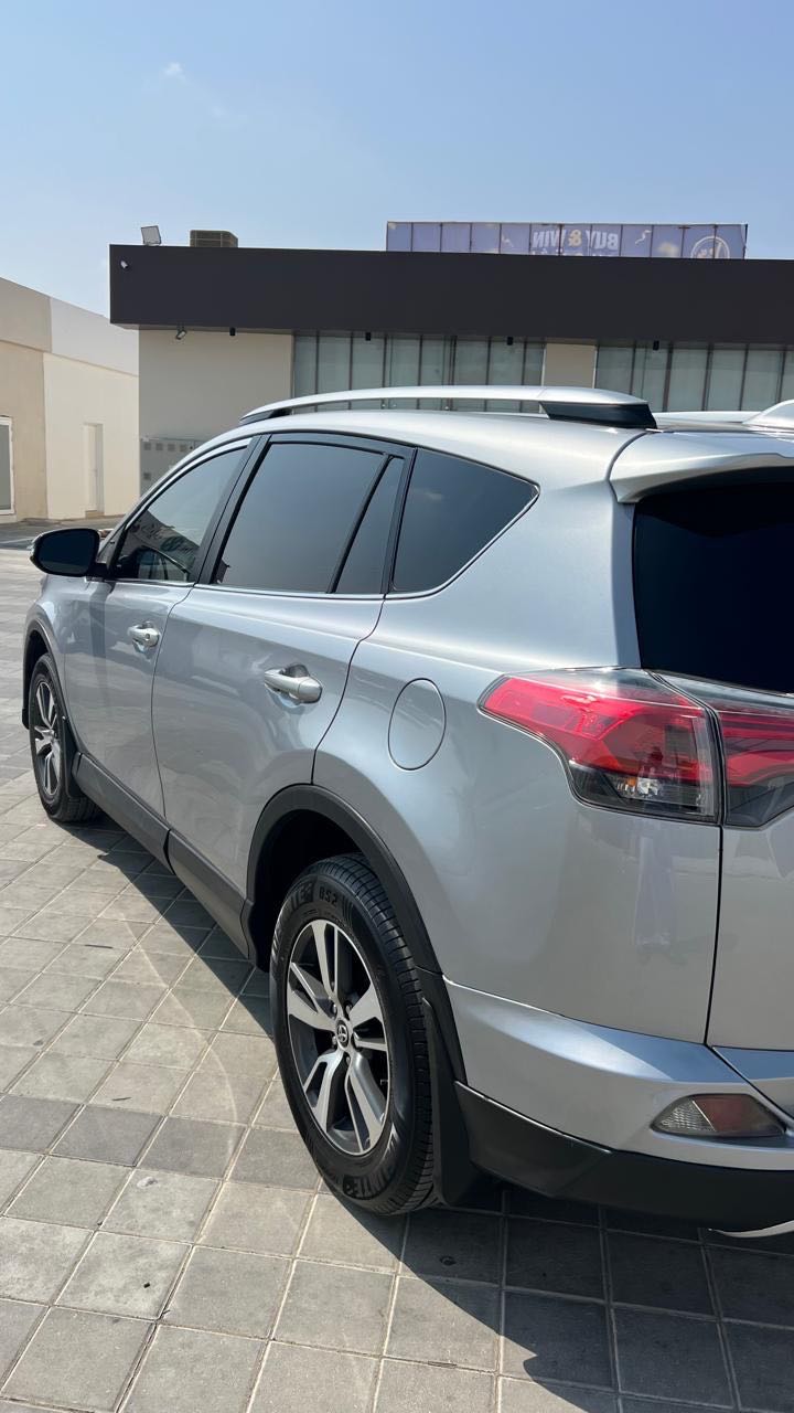 Car Image 2018 TOYOTA RAV4 XLE