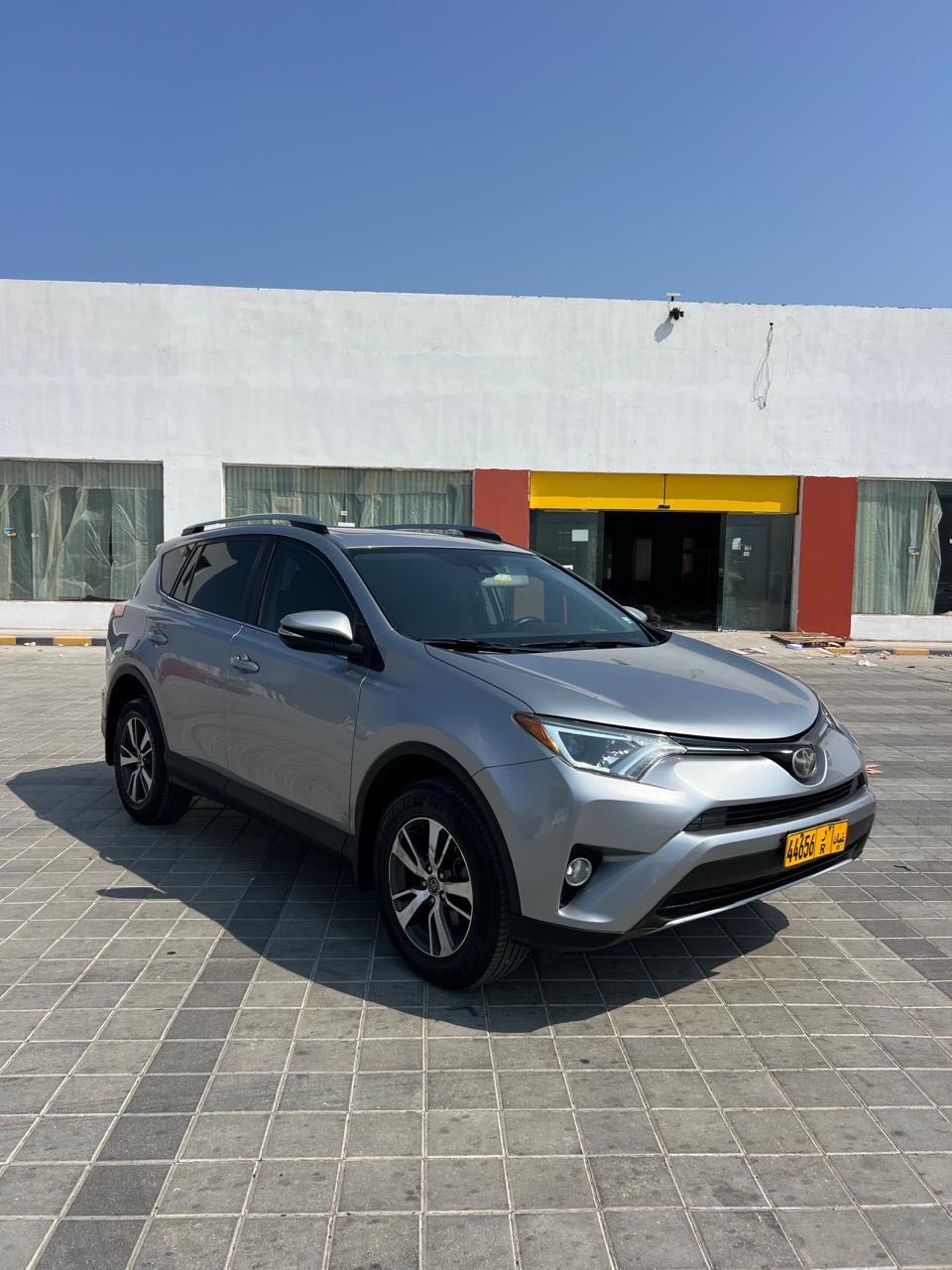 Car Image 2018 TOYOTA RAV4 XLE