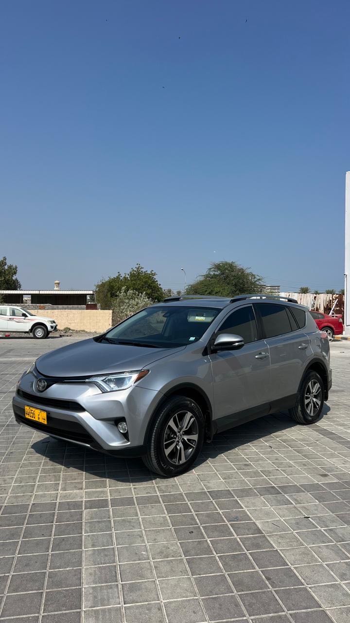 Car Image 2018 TOYOTA RAV4 XLE