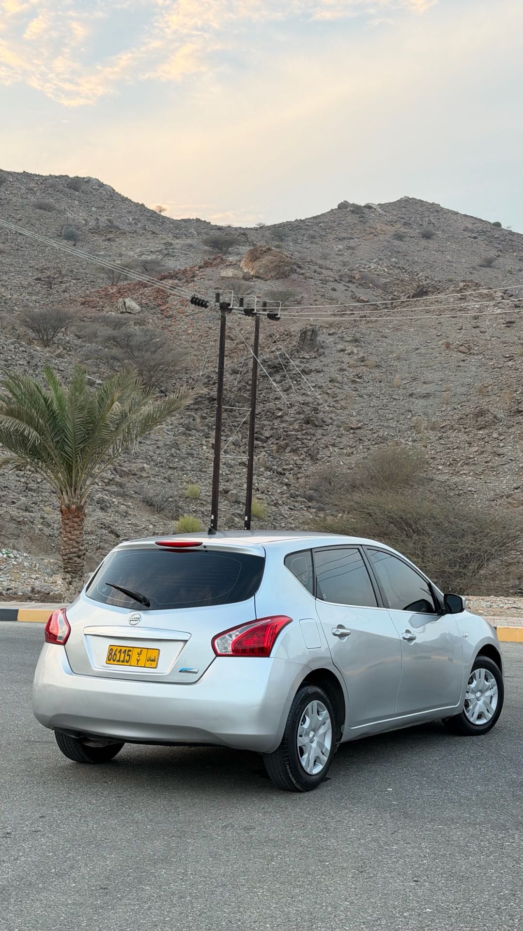 Car Image 2014 NISSAN TIIDA 