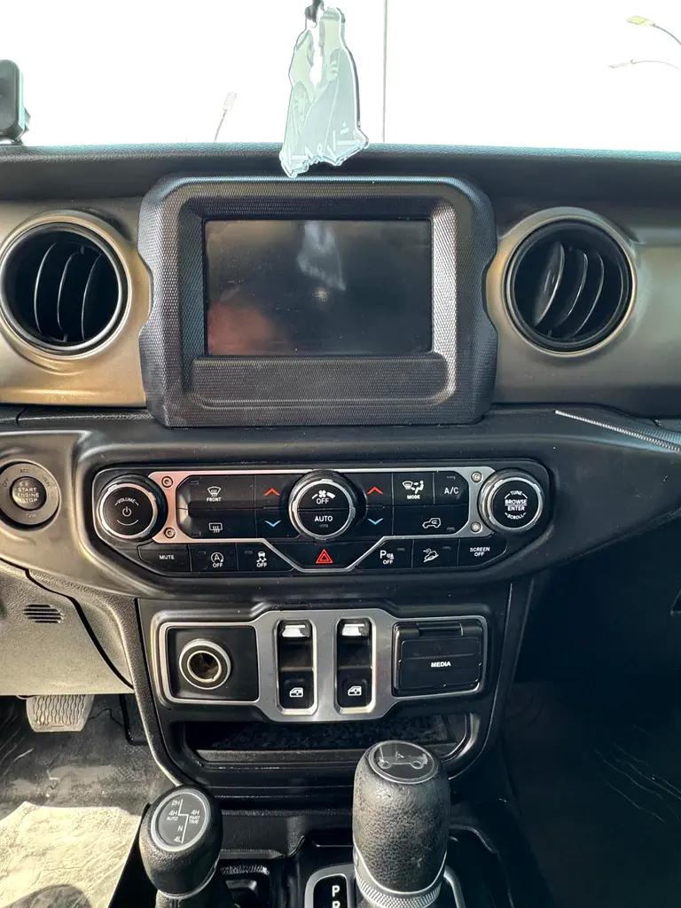Car Image 2018 JEEP WRANGLER Sport