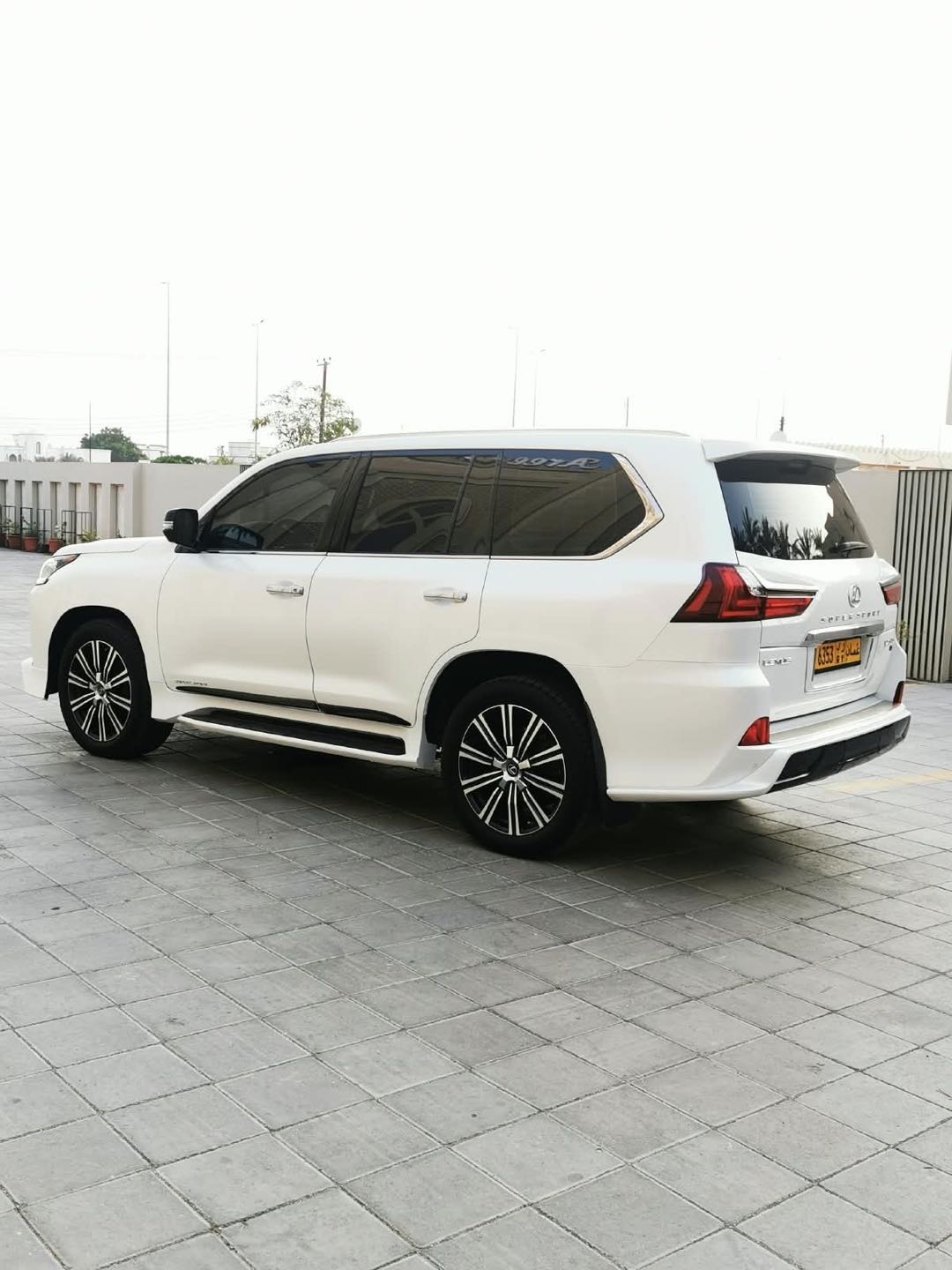 Car Image 2018 LEXUS LX 570
