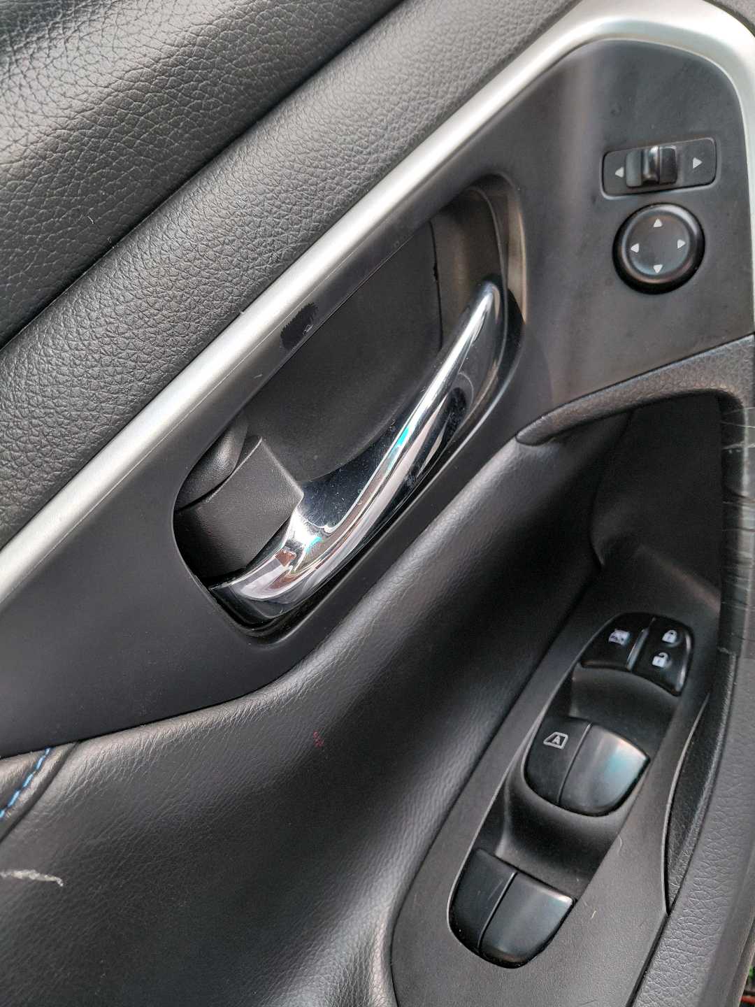 Car Image 2017 NISSAN ALTIMA SR