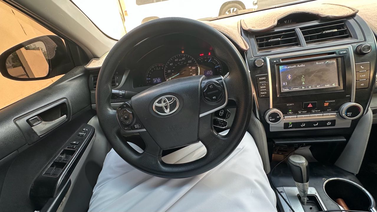 Car Image 2012 TOYOTA CAMRY LE