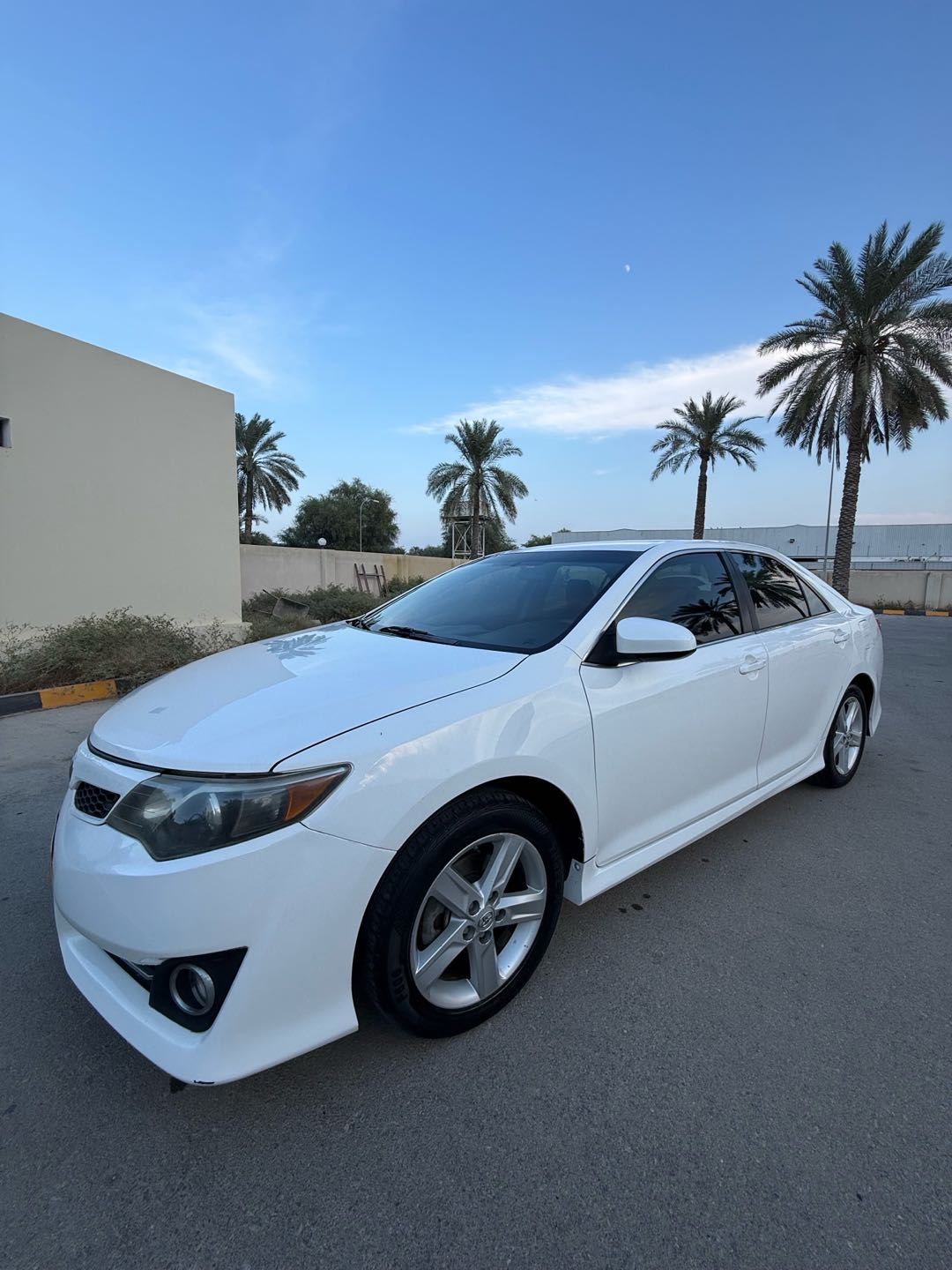 Car Image 2014 TOYOTA CAMRY SE
