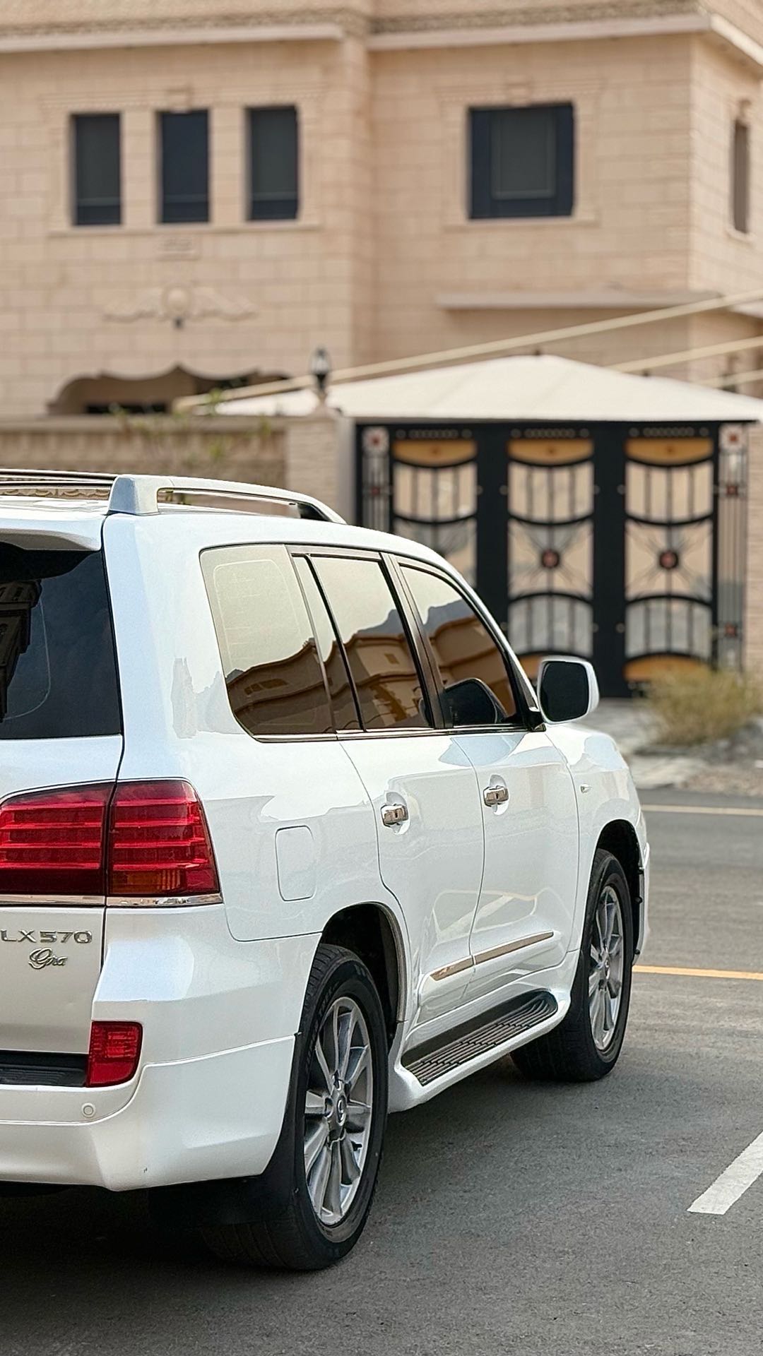 Car Image 2010 LEXUS LX 570 Luxury