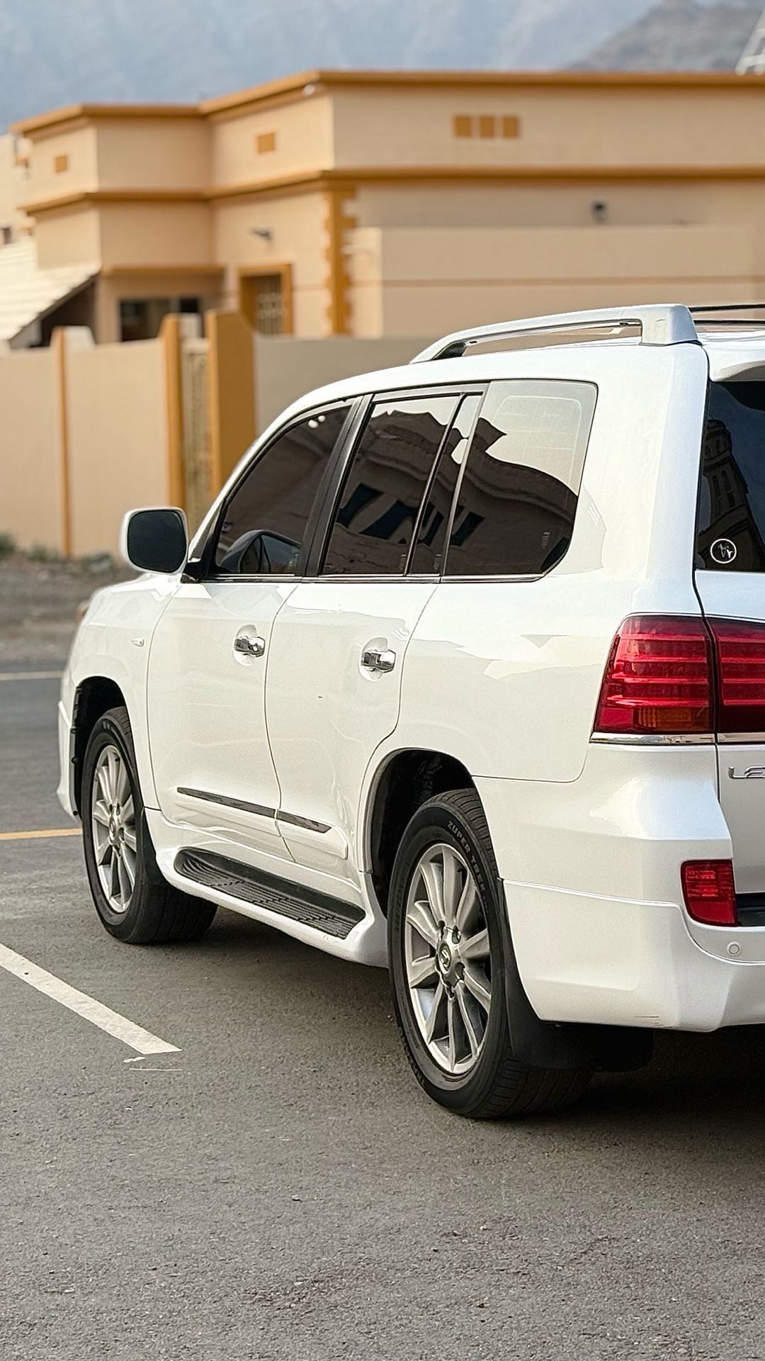 Car Image 2010 LEXUS LX 570 Luxury