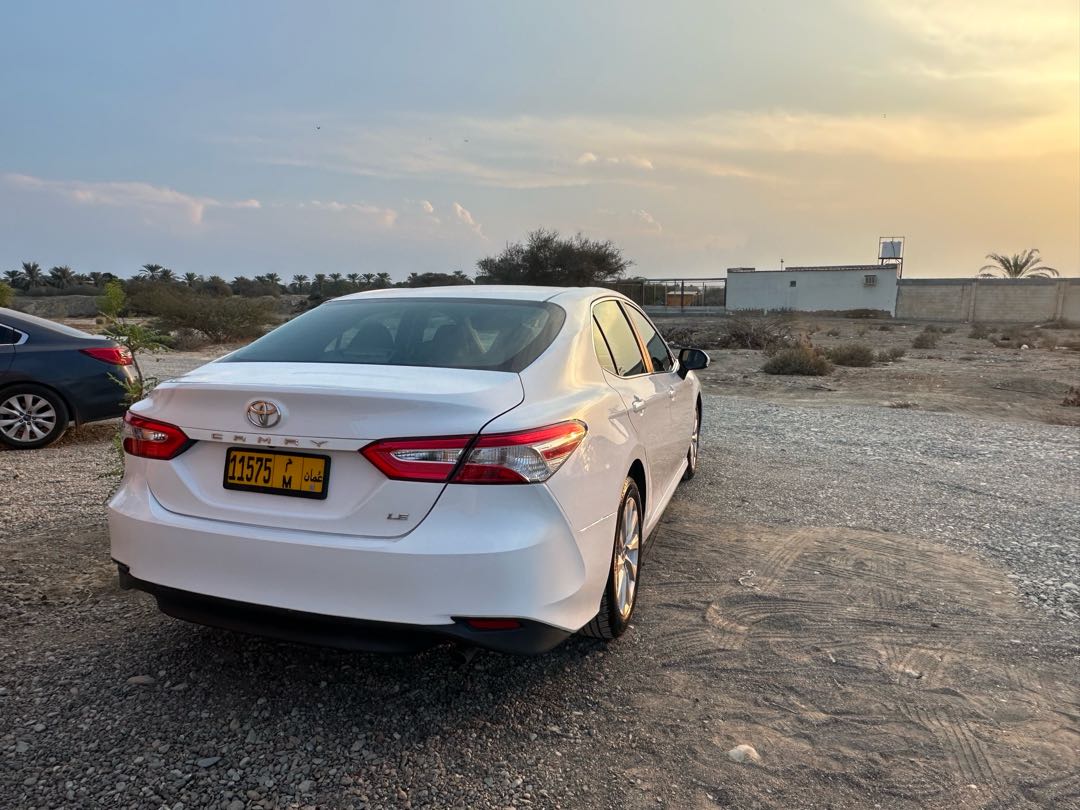 Car Image 2018 TOYOTA CAMRY LE