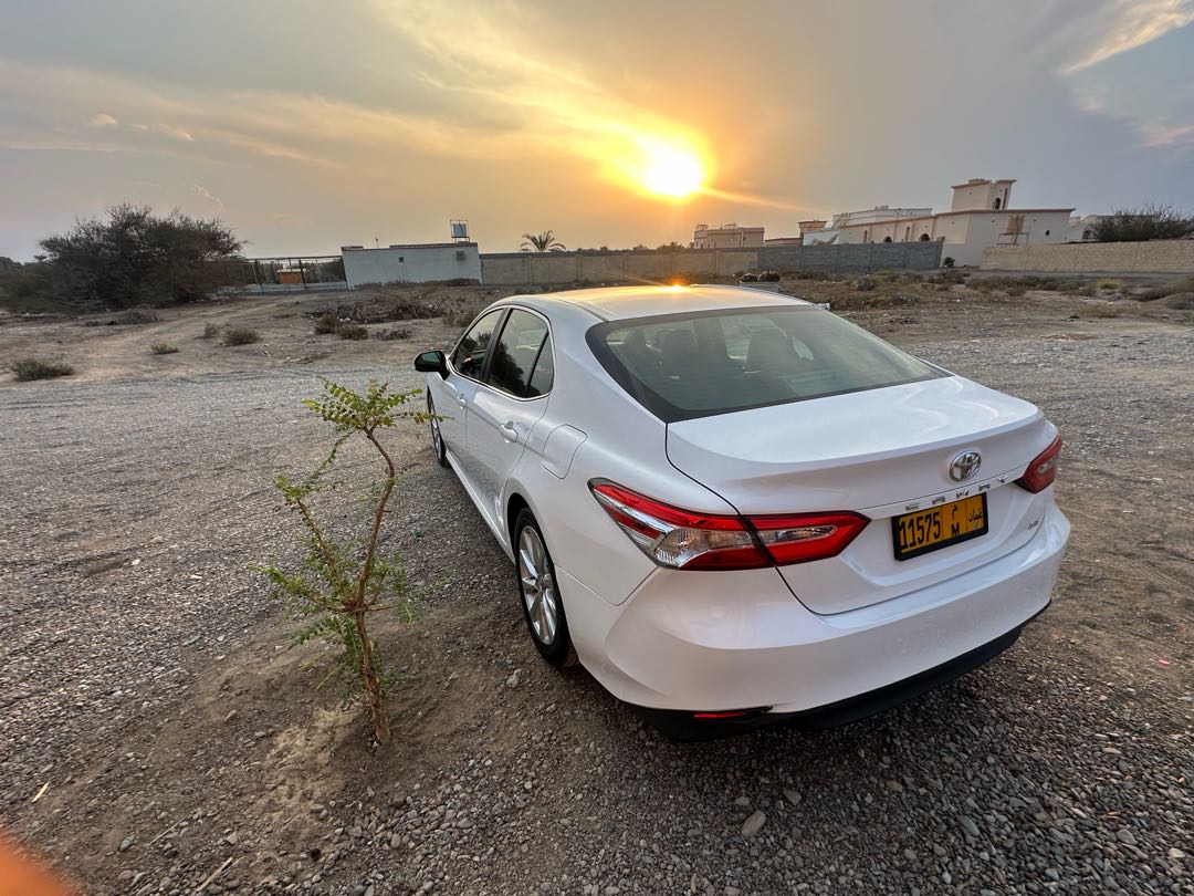 Car Image 2018 TOYOTA CAMRY LE