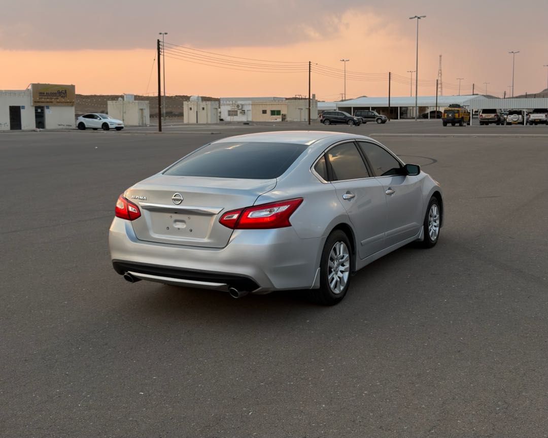 Car Image 2017 NISSAN ALTIMA SV