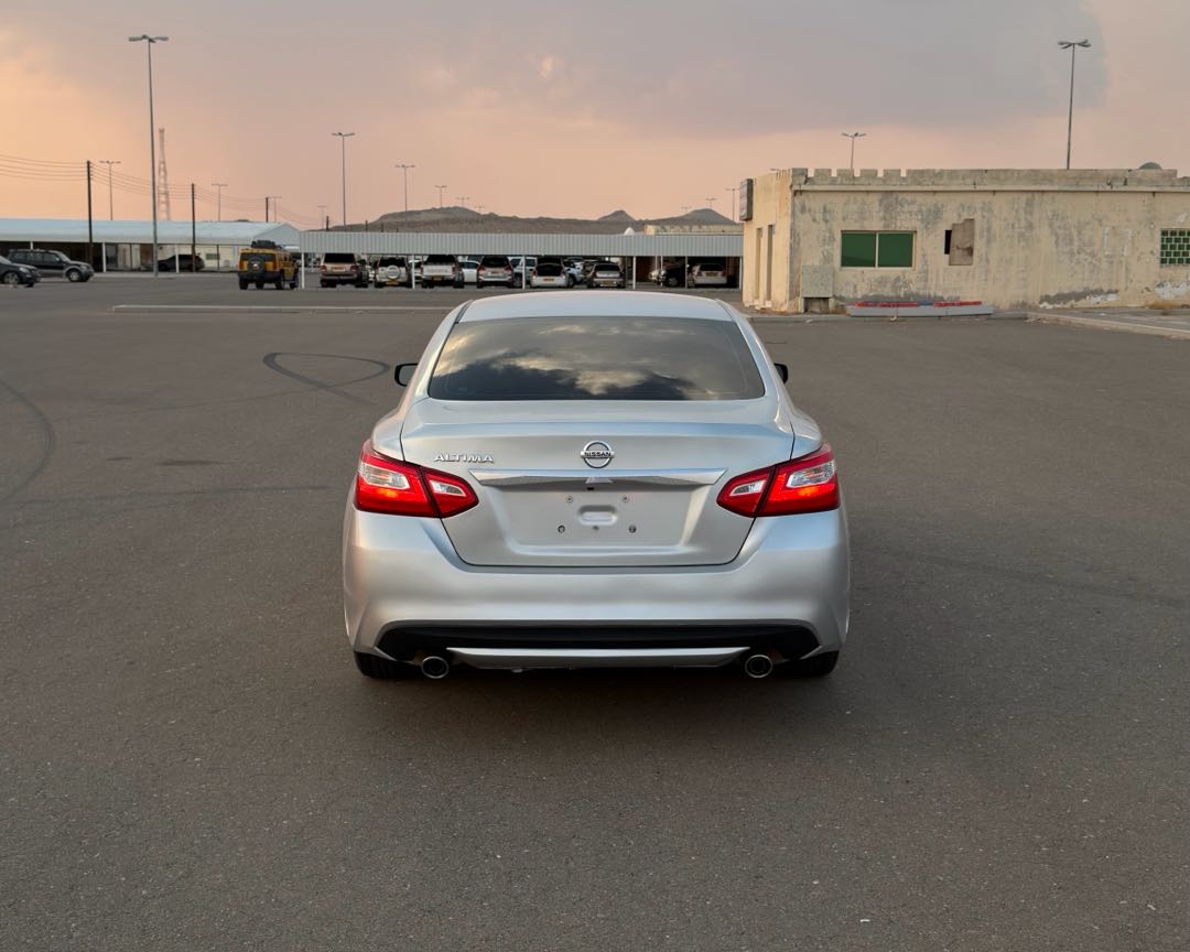 Car Image 2017 NISSAN ALTIMA SV