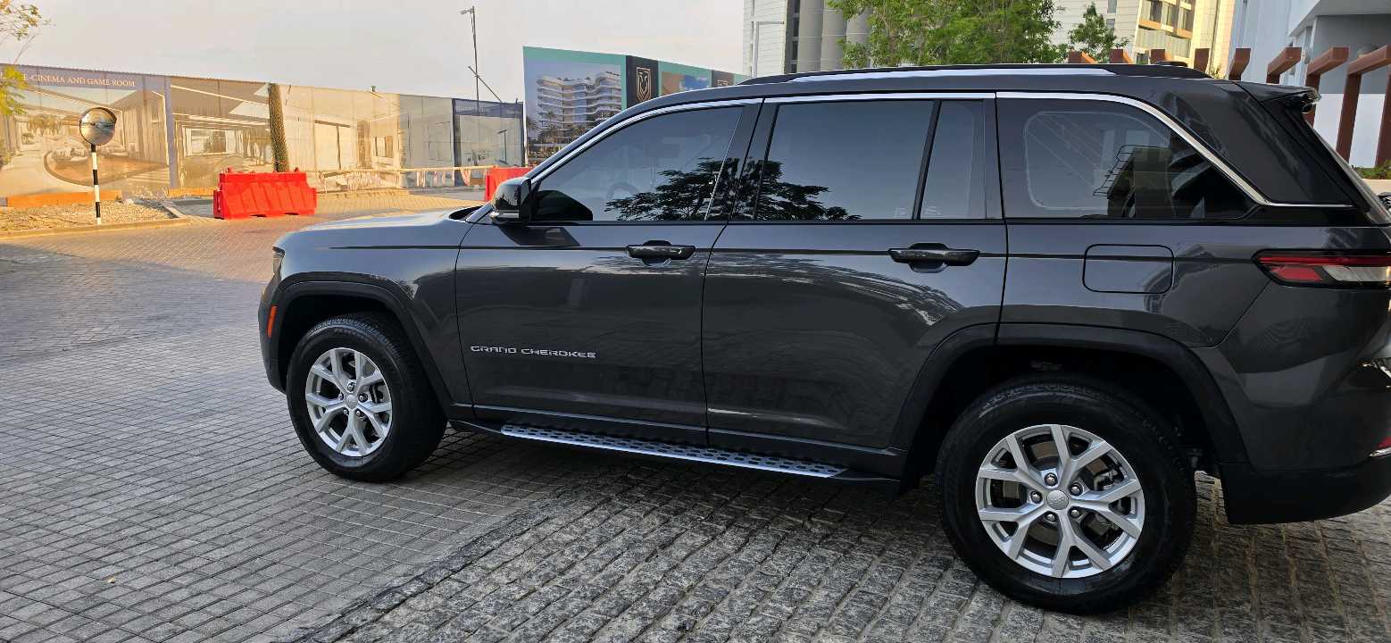 Car Image 2024 JEEP GRAND CHEROKEE OVERLAND