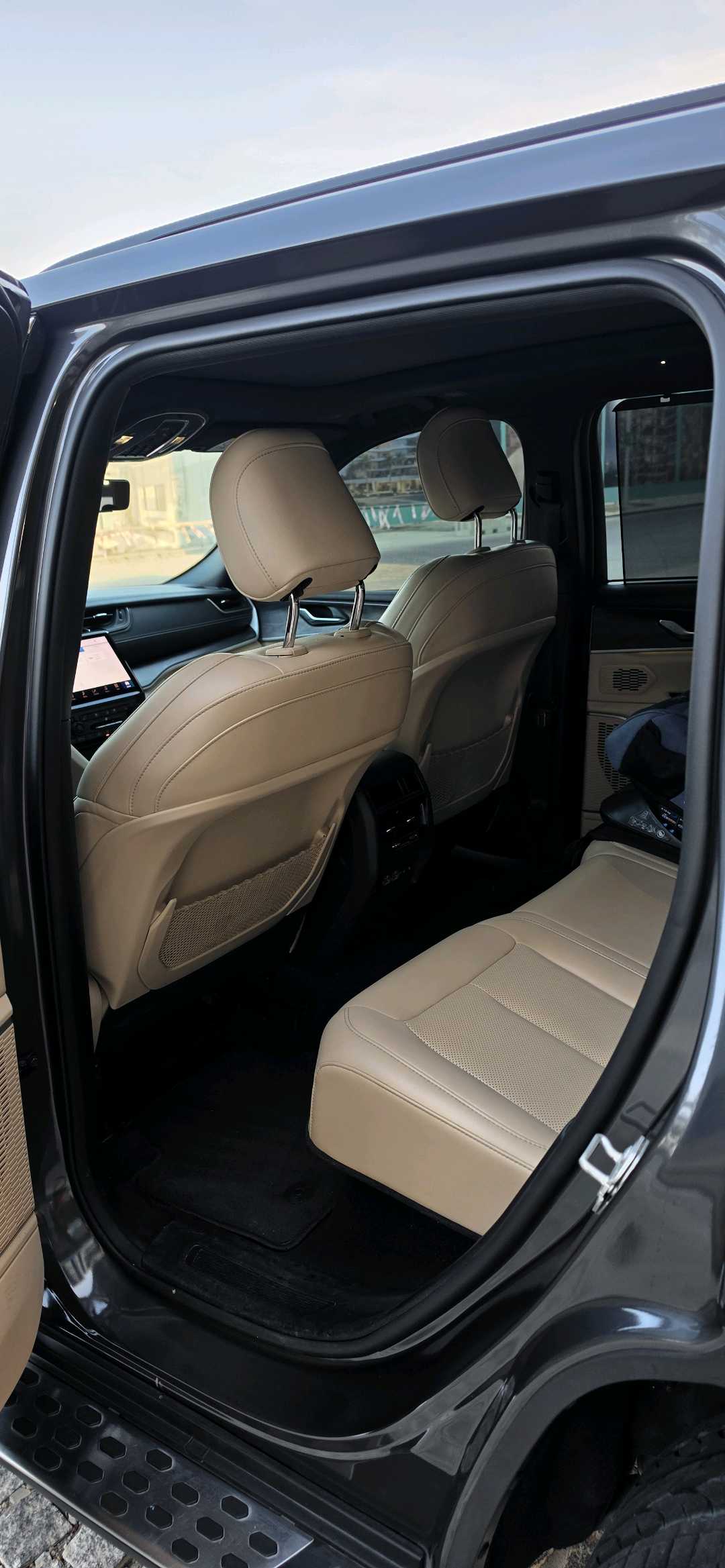 Car Image 2024 JEEP GRAND CHEROKEE OVERLAND