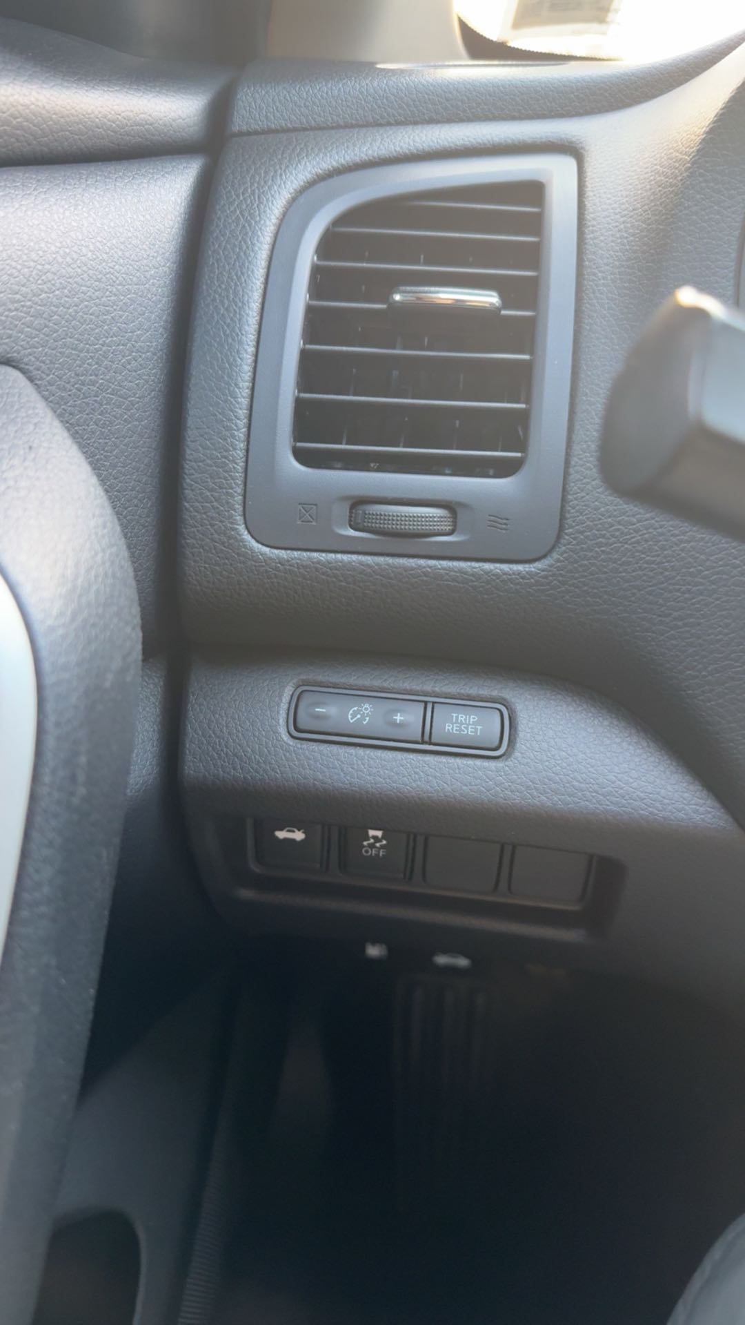 Car Image 2018 NISSAN ALTIMA SV