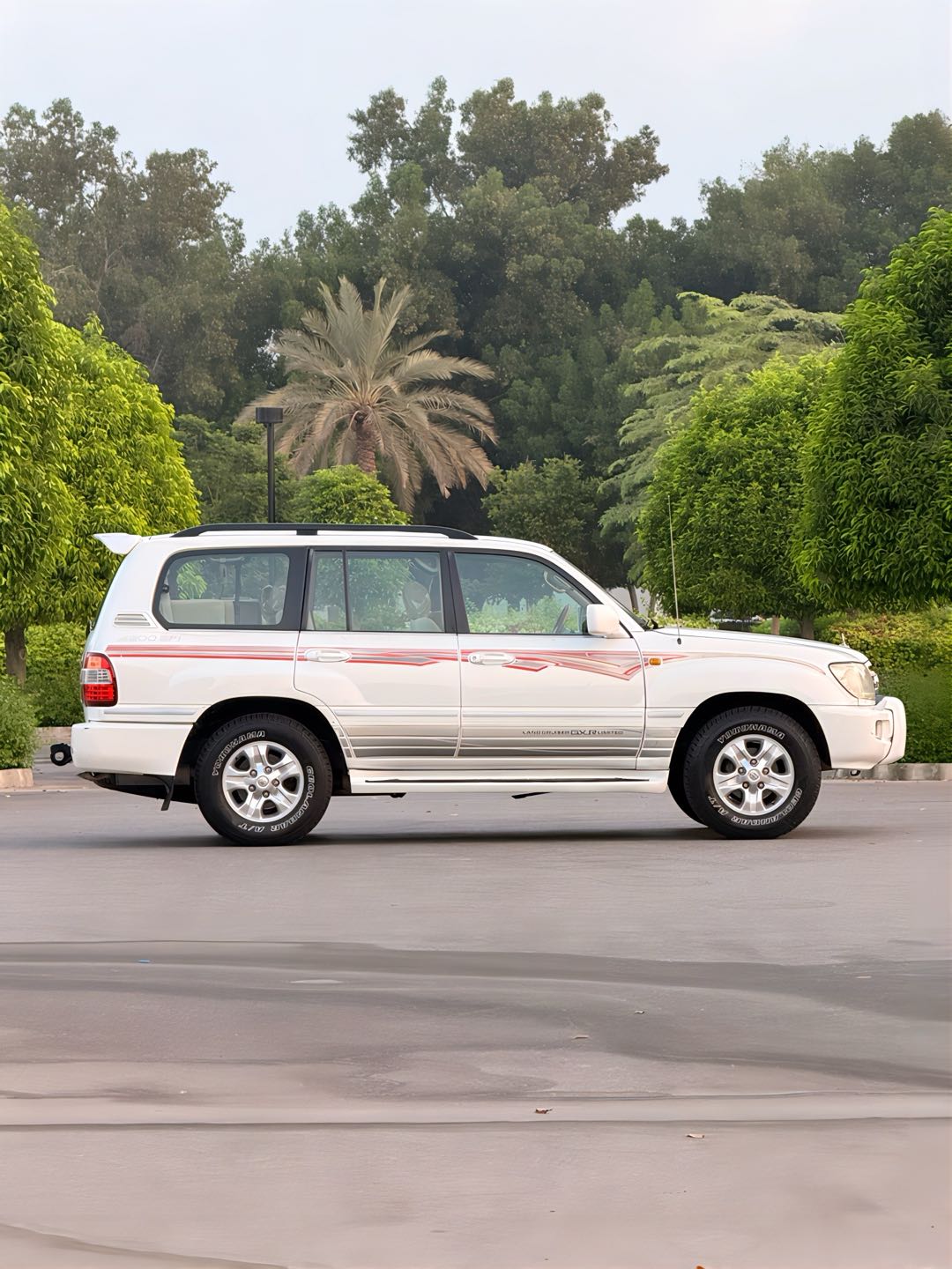 Car Image 2006 TOYOTA LAND CRUISER GX.R
