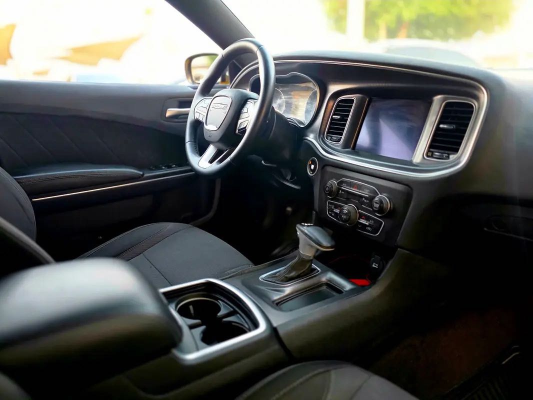 Car Image 2018 DODGE CHARGER SXT