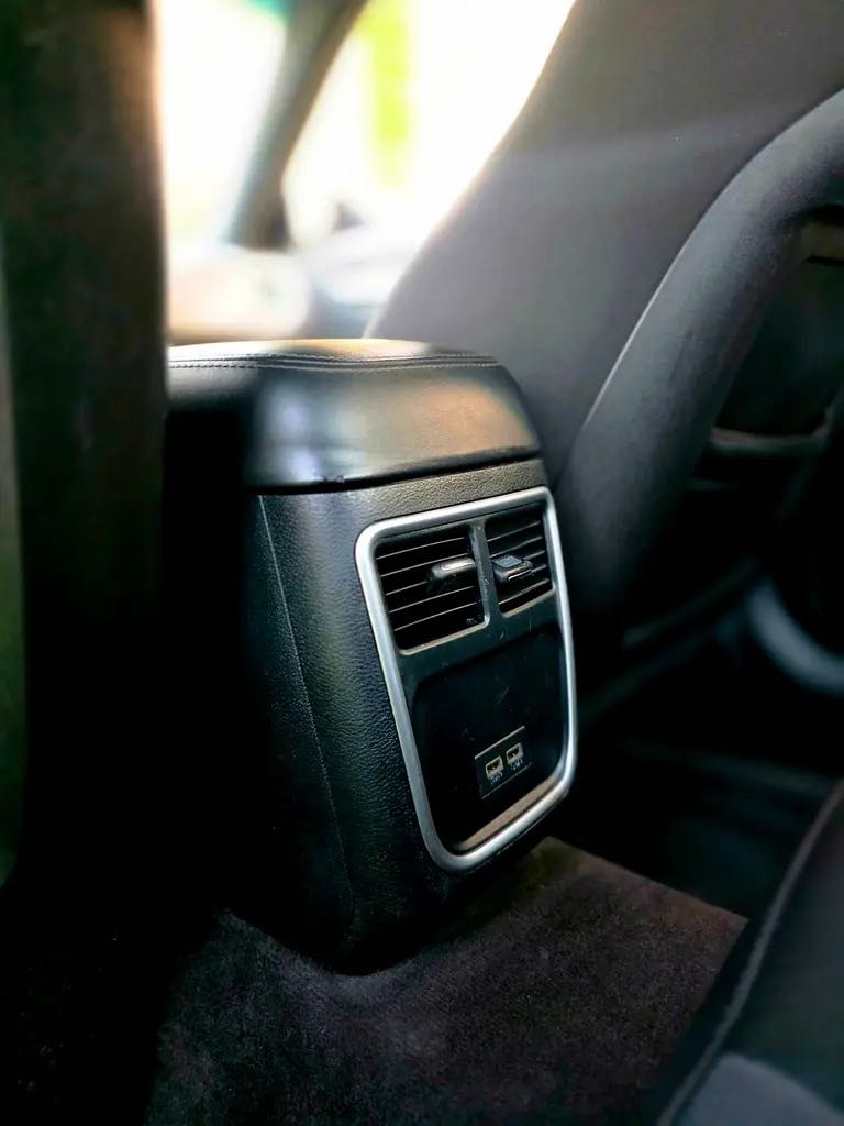 Car Image 2018 DODGE CHARGER SXT