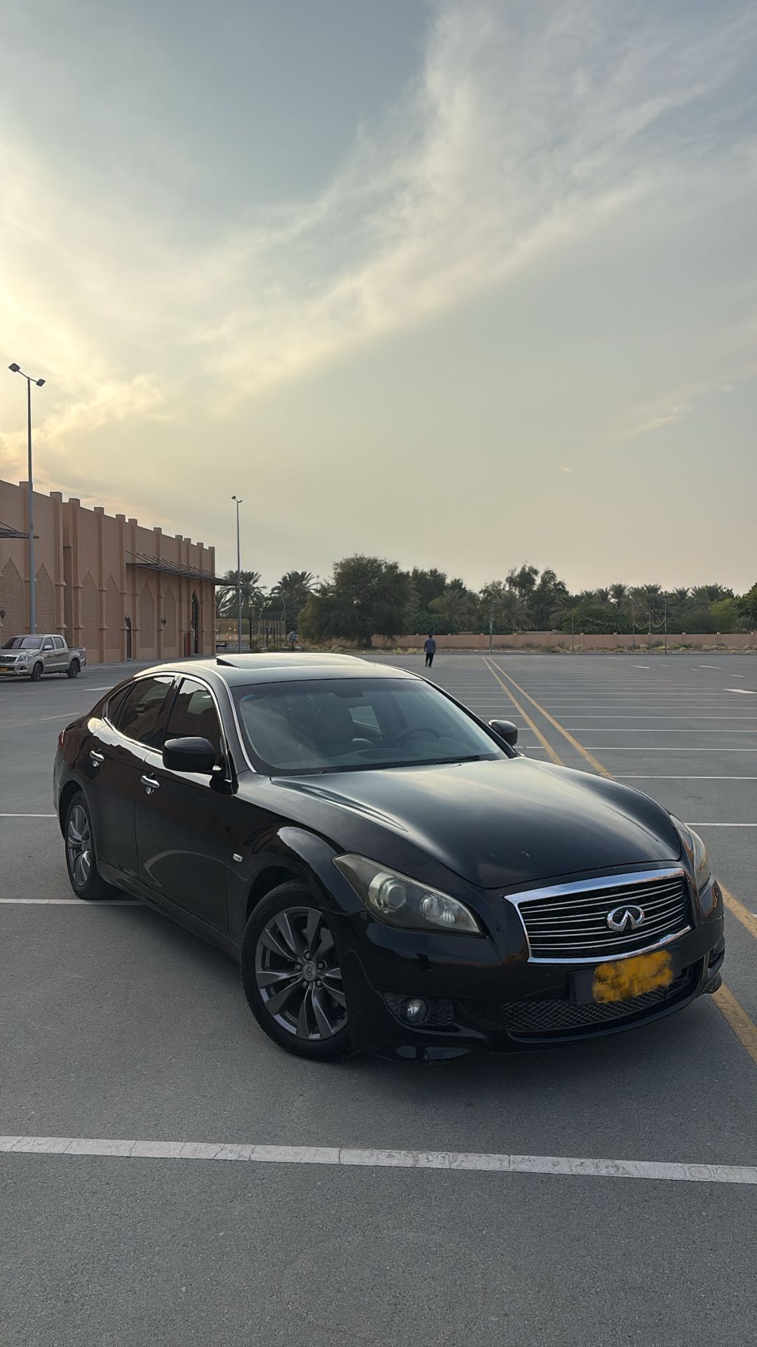 Car Image 2011 INFINITI M 
