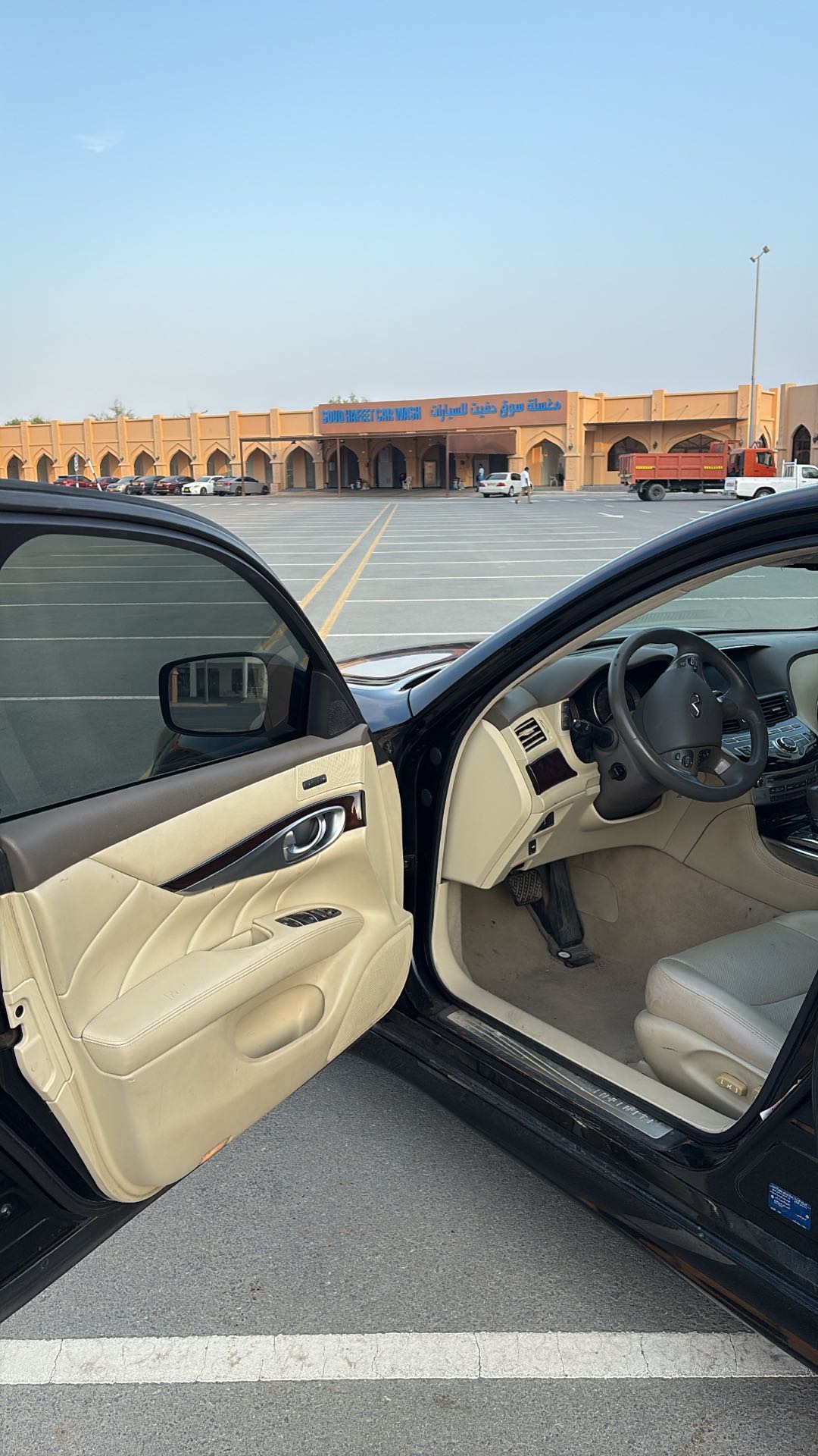 Car Image 2011 INFINITI M 