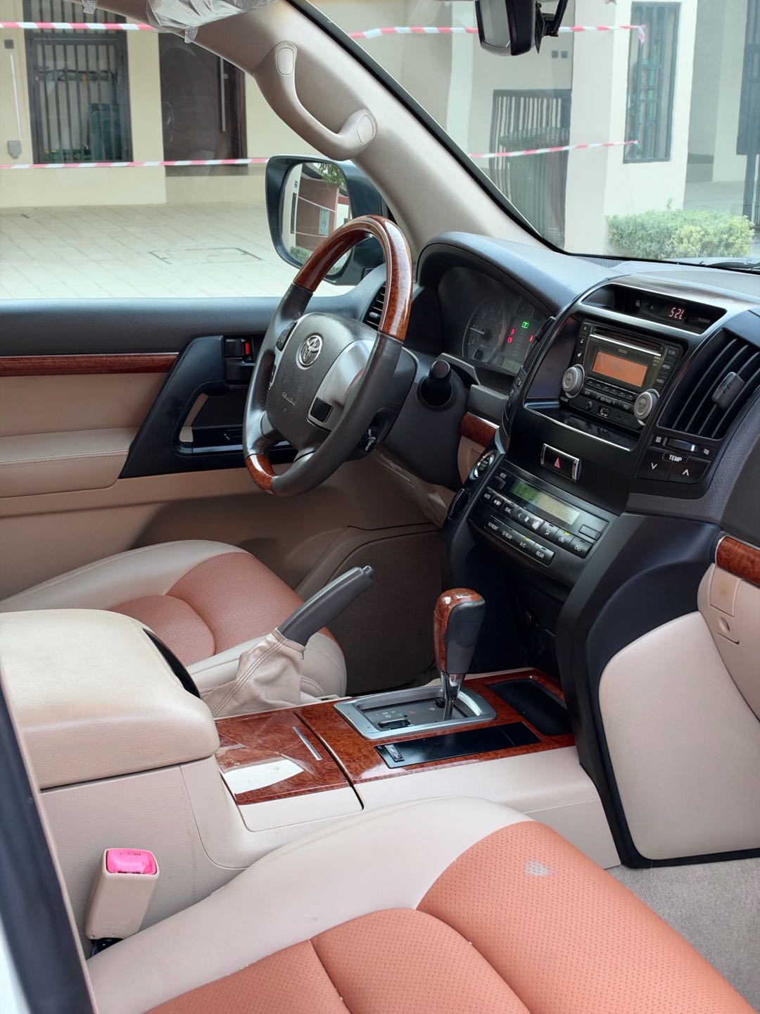 Car Image 2012 TOYOTA LAND CRUISER GX.R