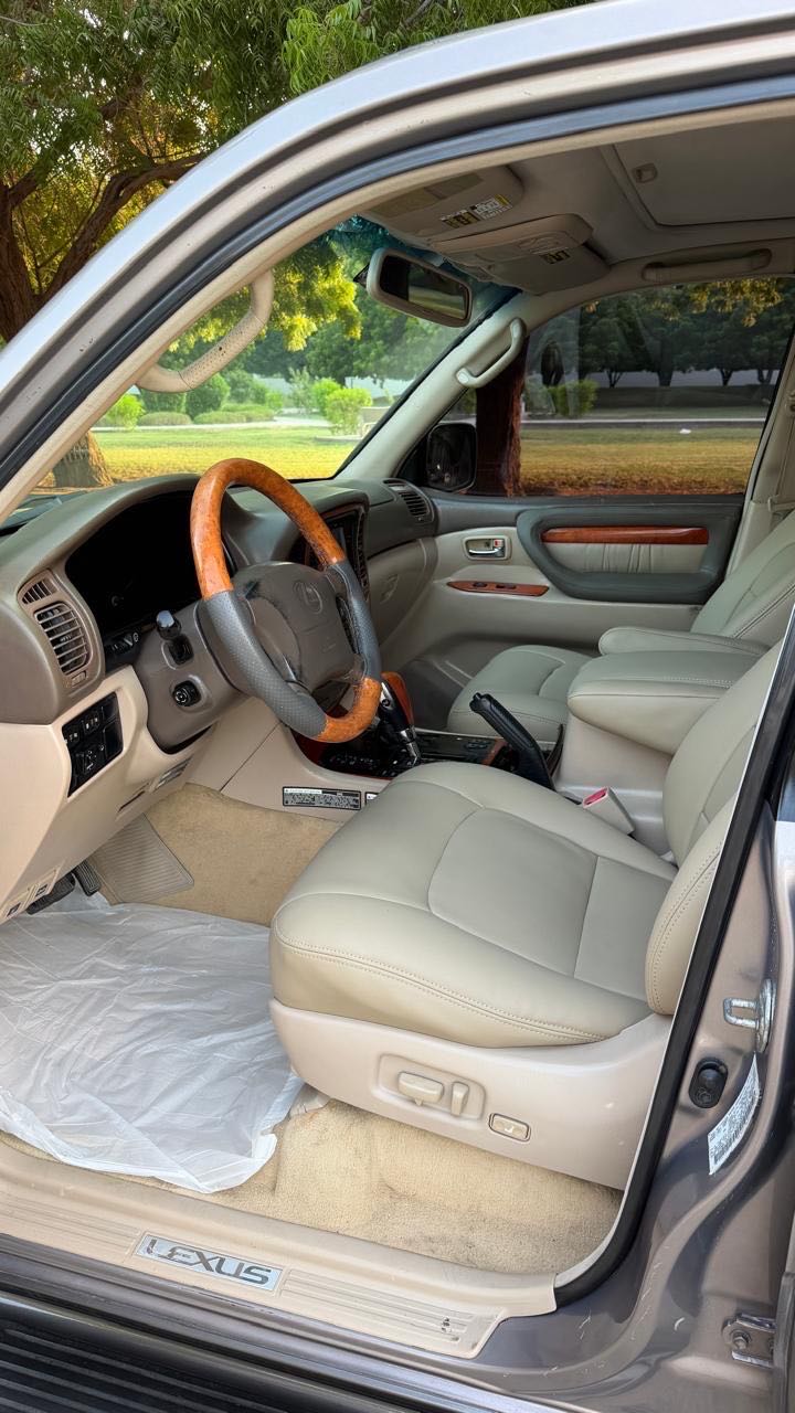 Car Image 2001 LEXUS LX 470