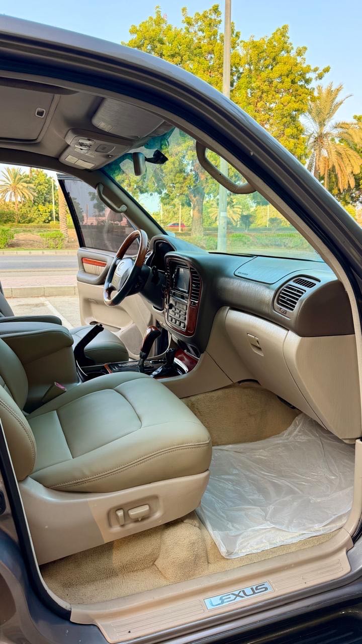 Car Image 2001 LEXUS LX 470