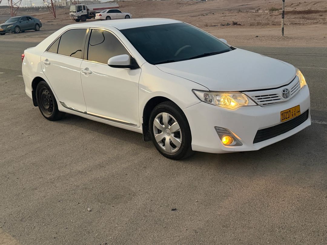 Car Image 2014 TOYOTA CAMRY GL