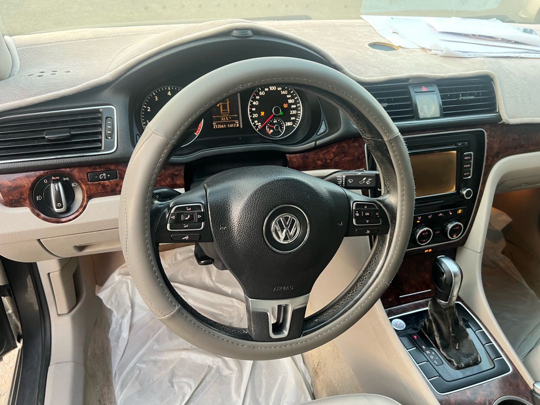 Car Image 2013 VOLKSWAGEN PASSAT S