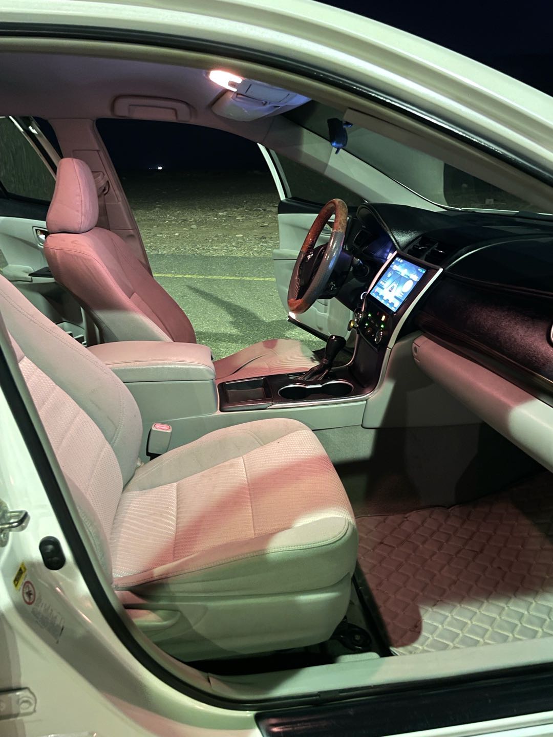 Car Image 2015 TOYOTA CAMRY LE