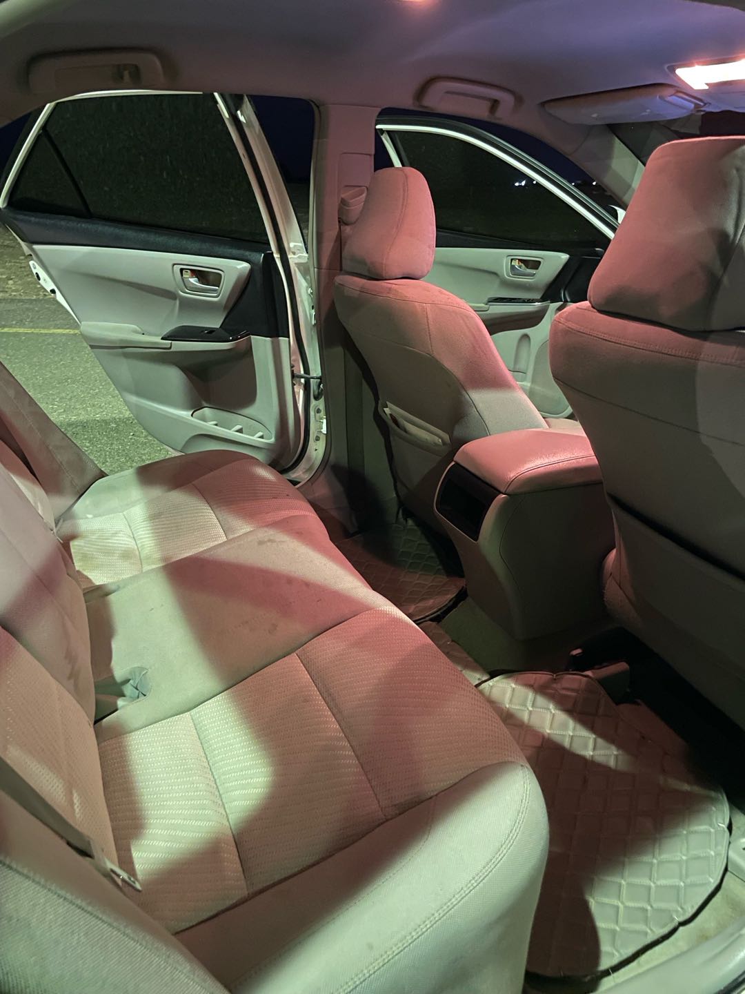 Car Image 2015 TOYOTA CAMRY LE