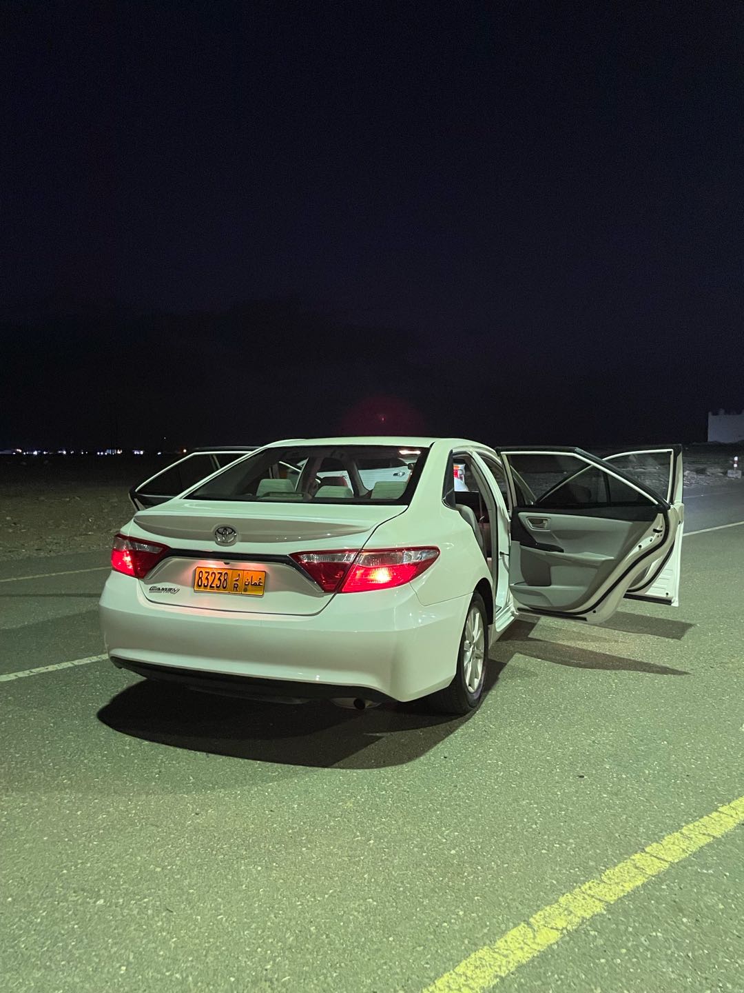 Car Image 2015 TOYOTA CAMRY LE