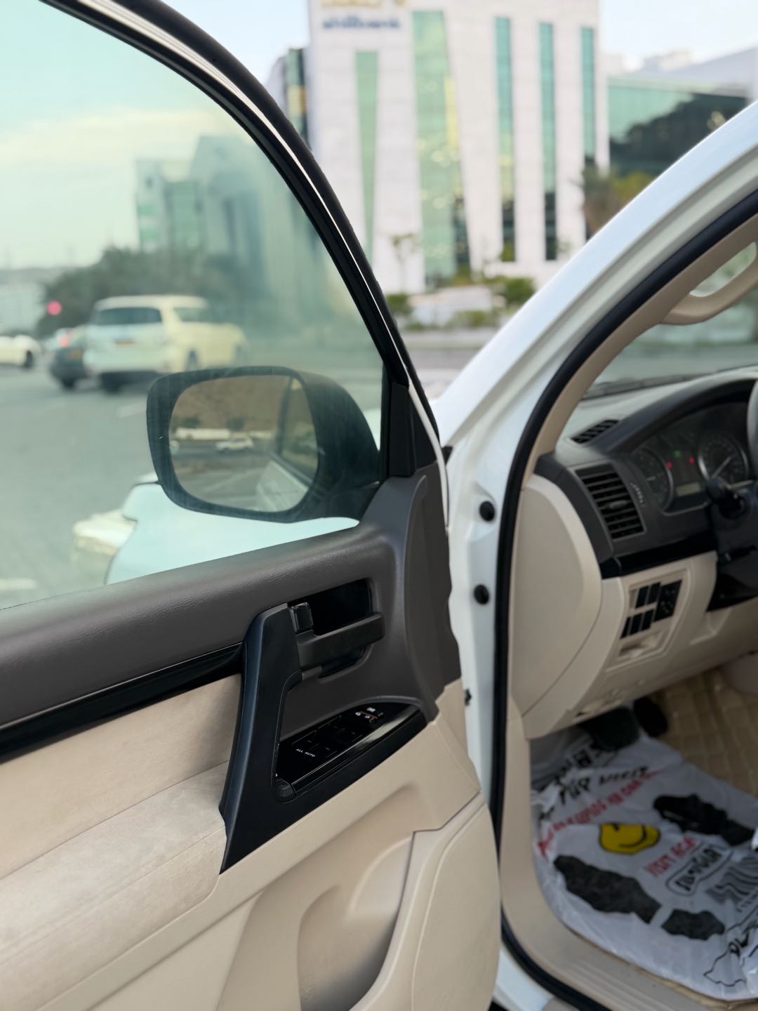 Car Image 2019 TOYOTA LAND CRUISER GX.R