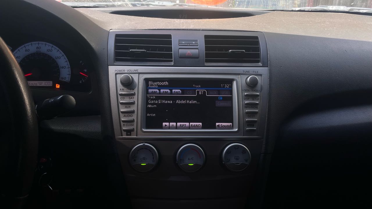 Car Image 2010 TOYOTA CAMRY SE