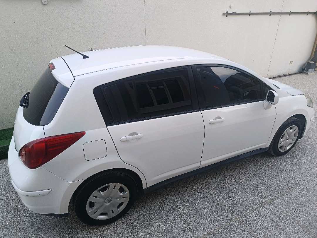 Car Image 2013 NISSAN TIIDA SE