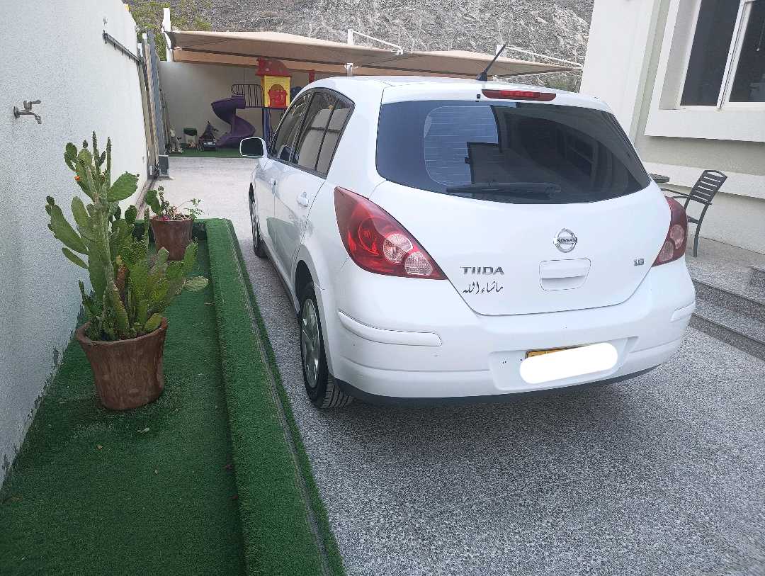 Car Image 2013 NISSAN TIIDA SE