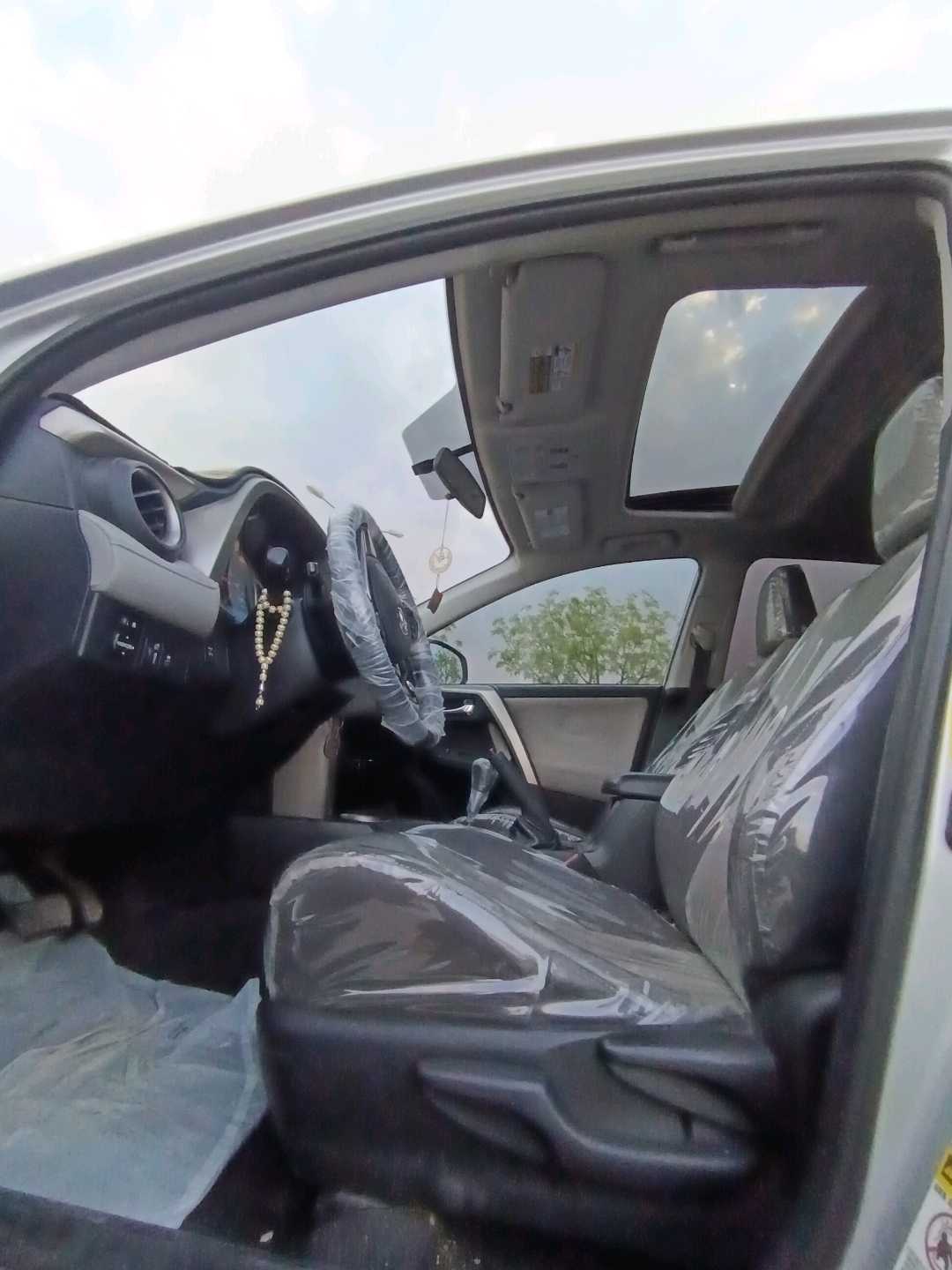 Car Image 2015 TOYOTA RAV4 XLE