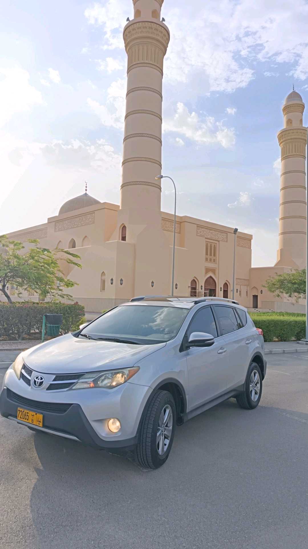 Car Image 2015 TOYOTA RAV4 XLE