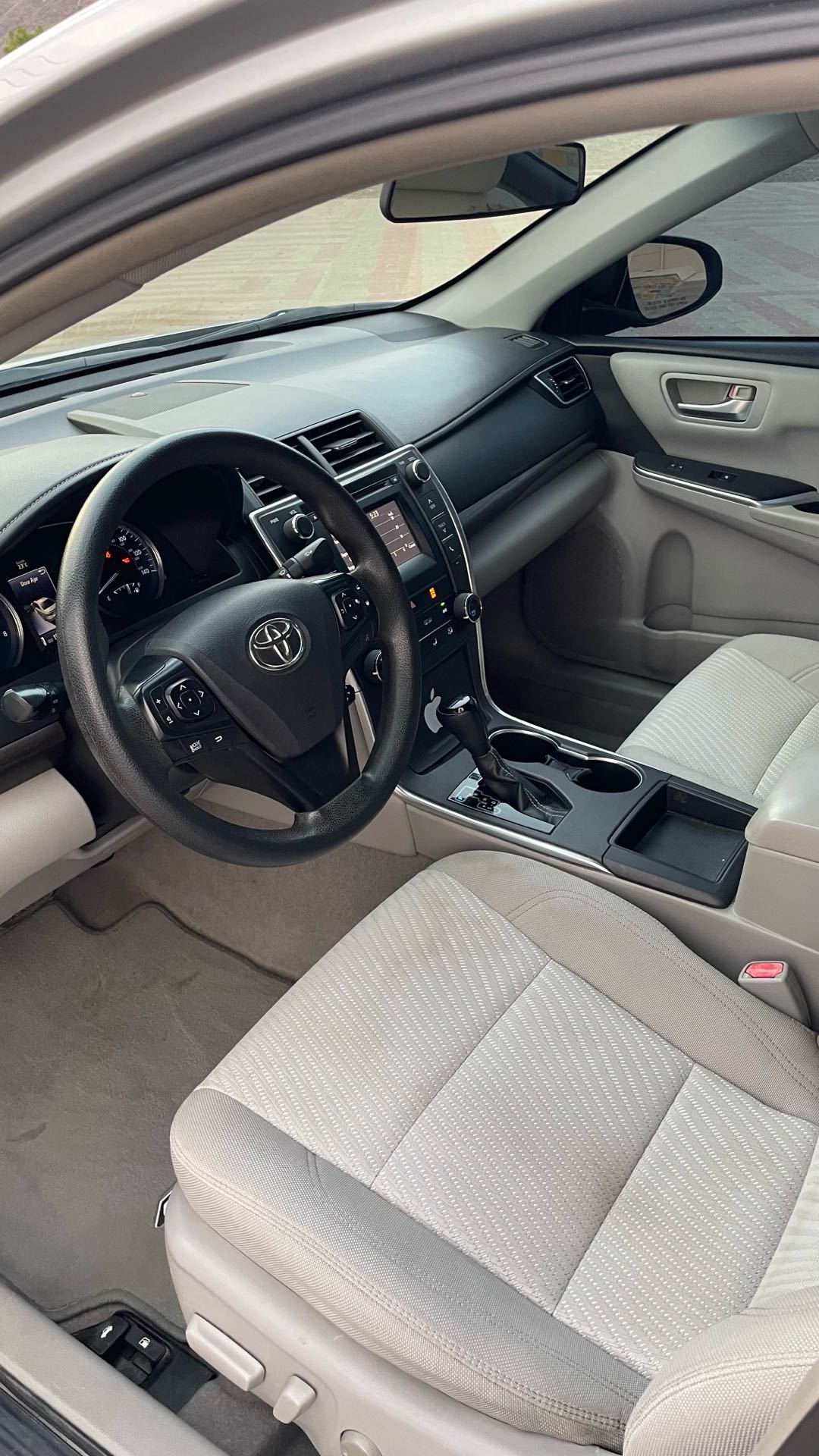 Car Image 2015 TOYOTA CAMRY LE