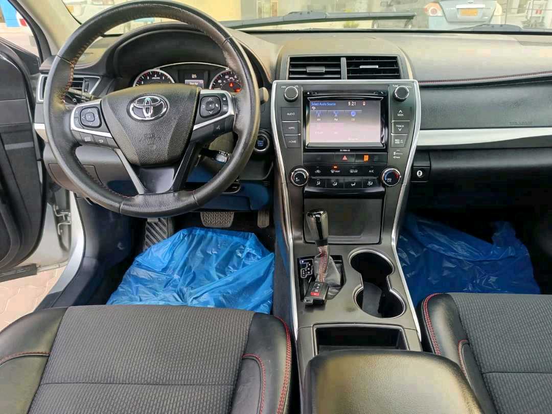 Car Image 2017 TOYOTA CAMRY SE