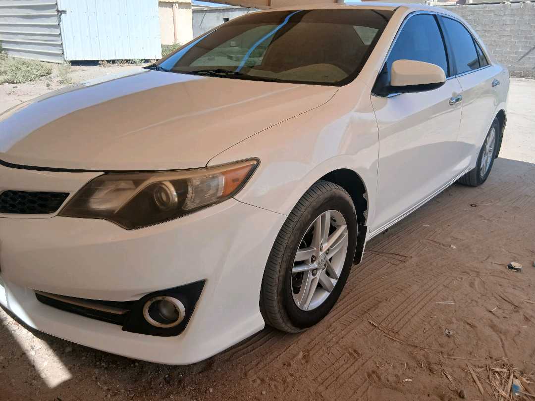 Car Image 2013 TOYOTA CAMRY LE
