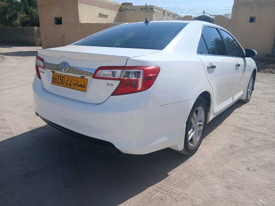 Car Image 2013 TOYOTA CAMRY LE
