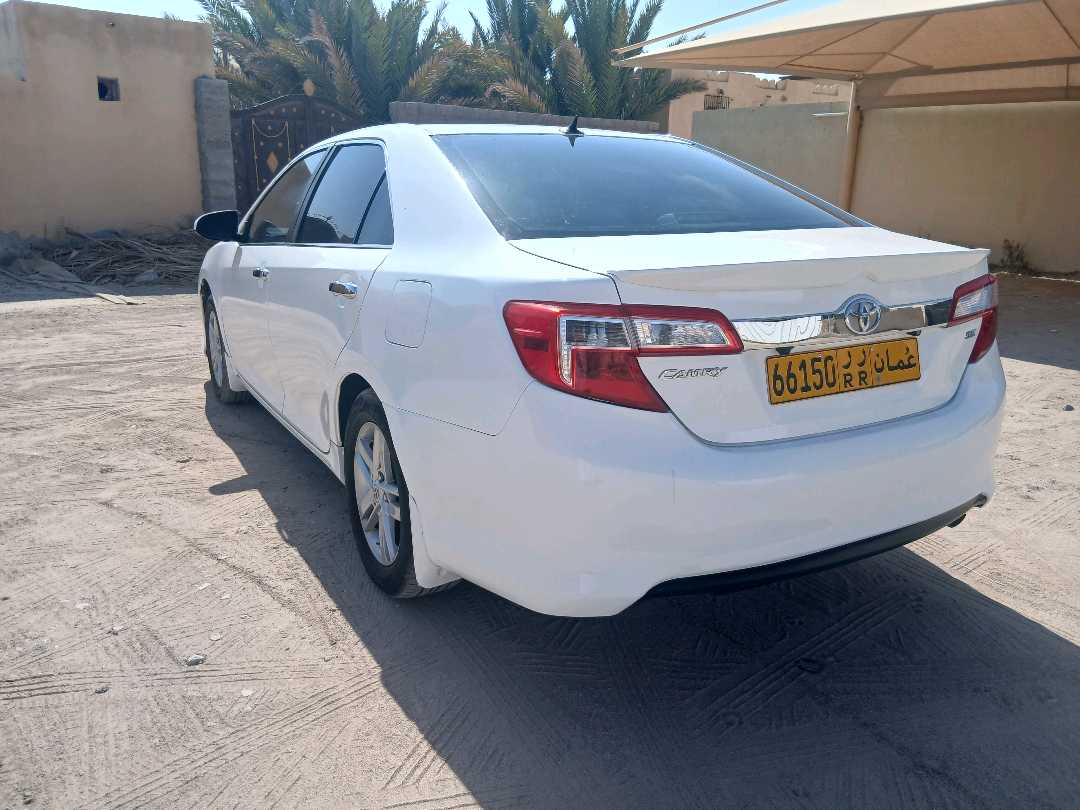 Car Image 2013 TOYOTA CAMRY LE