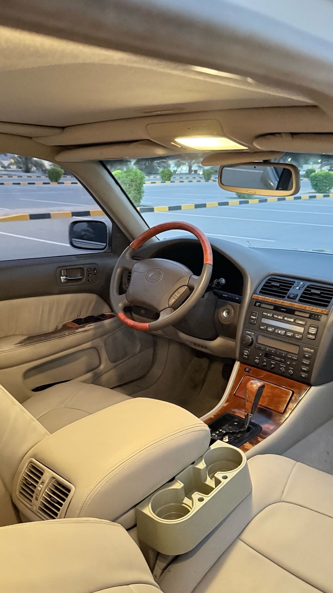 Car Image 1999 LEXUS LS 400