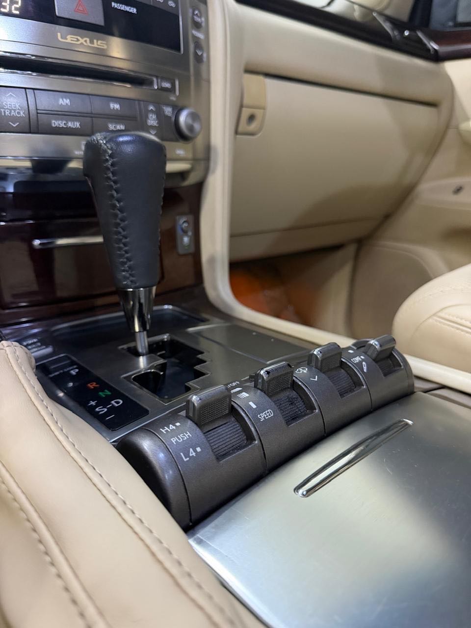 Car Image 2009 LEXUS LX 570 Luxury