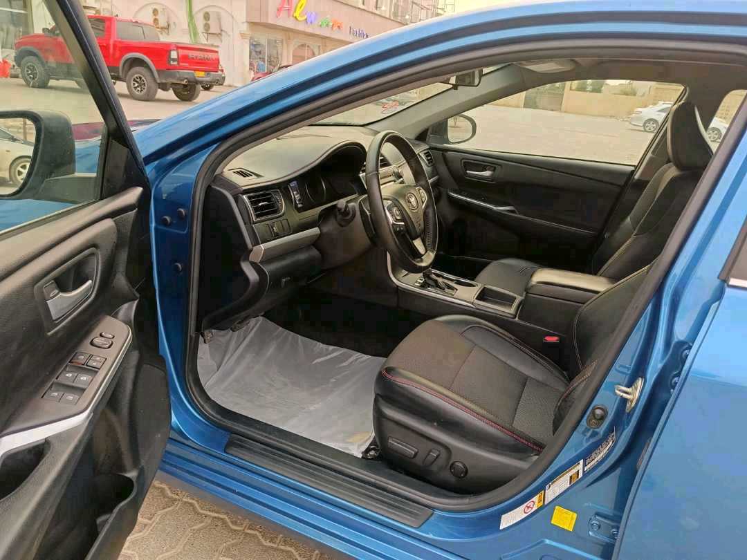 Car Image 2017 TOYOTA CAMRY SE