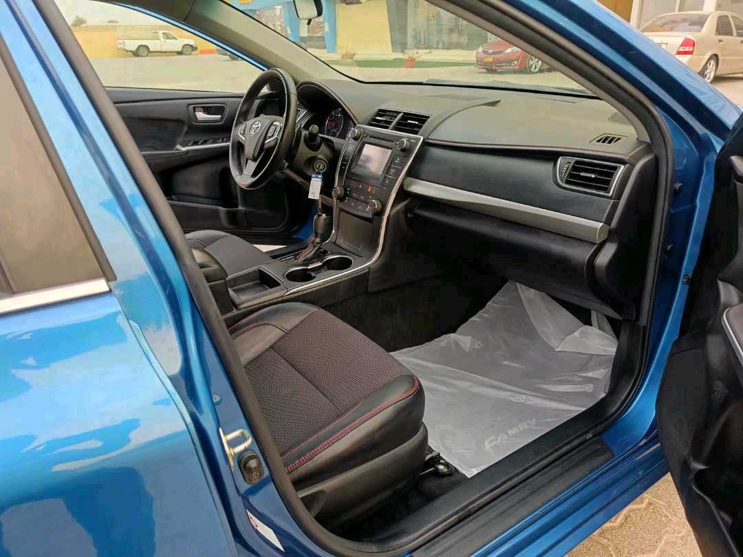 Car Image 2017 TOYOTA CAMRY SE