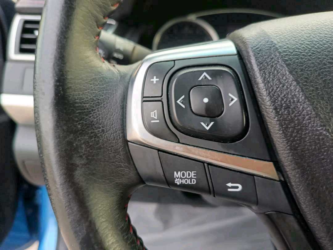 Car Image 2017 TOYOTA CAMRY SE