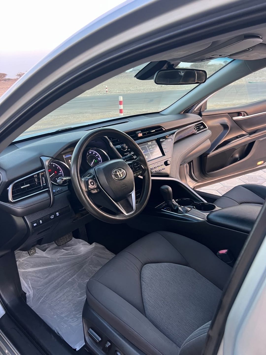 Car Image 2019 TOYOTA CAMRY LE
