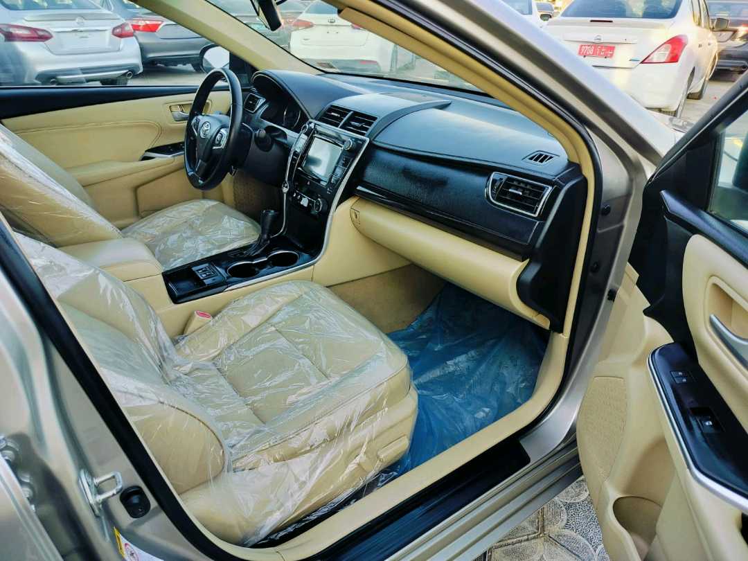 Car Image 2016 TOYOTA CAMRY XLE