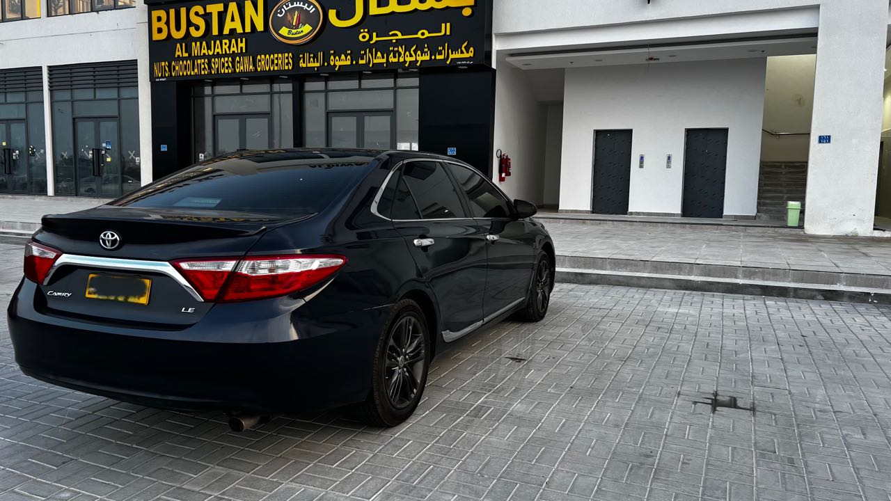 Car Image 2016 TOYOTA CAMRY LE